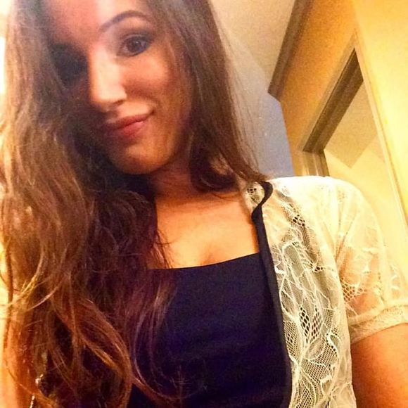 Meet your Posher, Cynthia - Picture 1 of 1